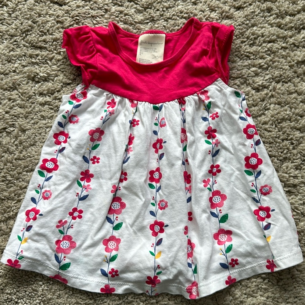 EUC First Impressions floral top
